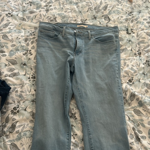 Levi shaping straight jeans only worn once - Picture 2 of 4